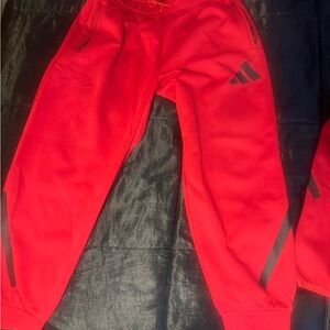 Adidas Men XXL Joggers Suit  Bright Red Joggers suit Jacket and pants.